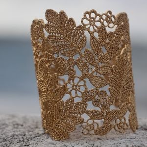 Lace cuff